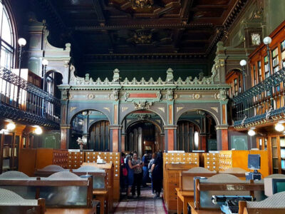 Biblioteca din Iasi Romania cu Terra Incognita