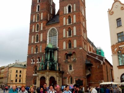 Prietenii, Cracovia si Varsovia