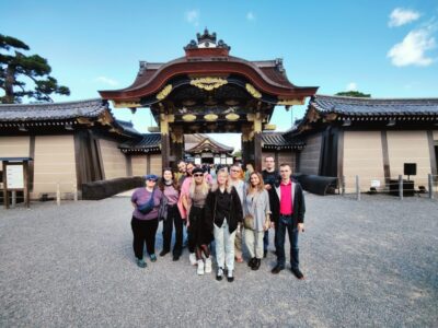 Prietenii, Japonia și cultorile toamnei8