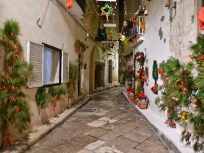 street-gravina-puglia-decorated-with-christmas-decorations-italy