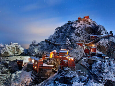 chinese-ancient-buildings-covered-with-snow-forbidden-city-temple
